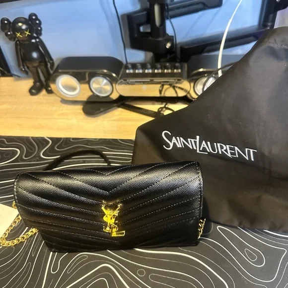 Yves Saint Laurent Black Chevron Crossbody Bag - Picture 3 of 4